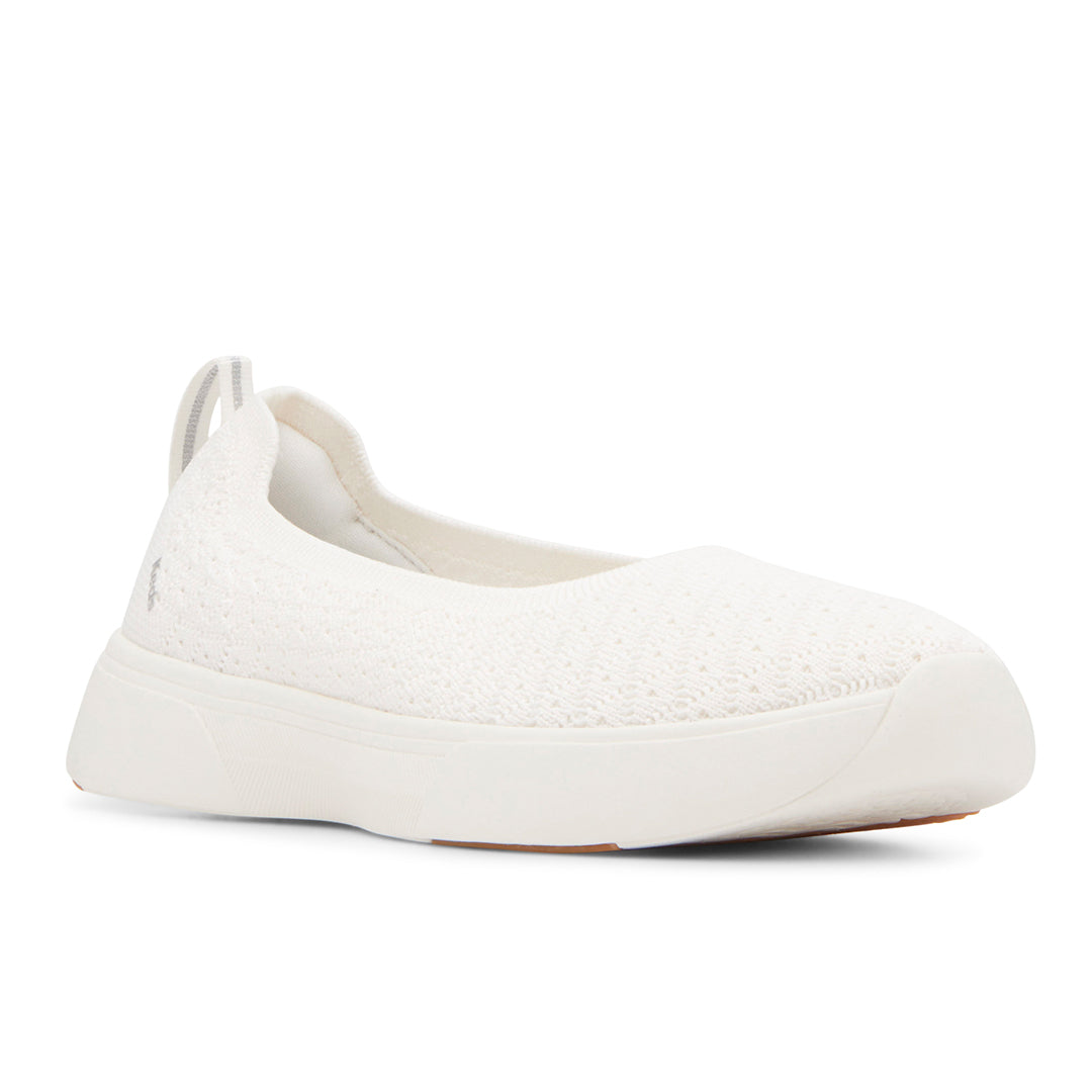 Women's Blisswalk Skimmer Starburst Eng Knit Snow White Sneaker — Versatile